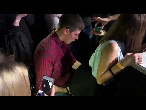 ❤️ Pravi seks v ruskem nočnem klubu. 18-letno rusko dekle v anusu in vagini zajebano v nočnem klubu Porn video na sl.mycomicsxxx.ru